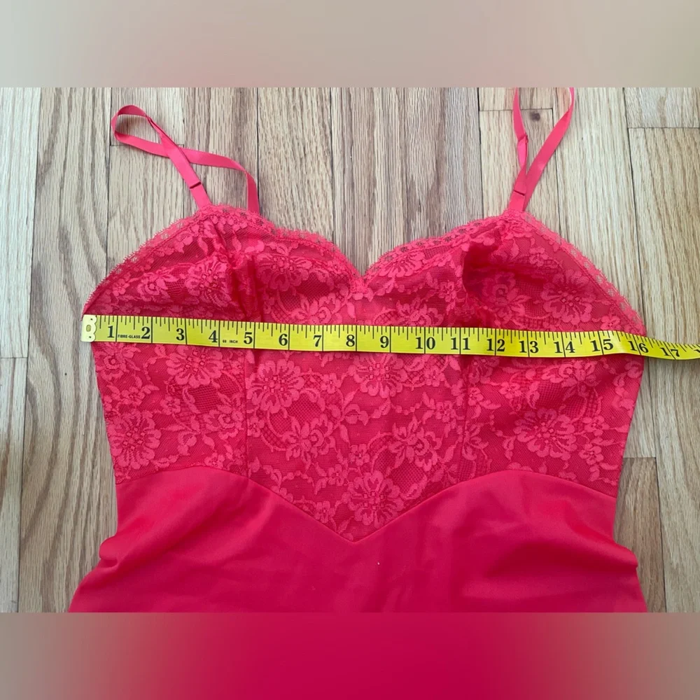 50s/60s Vibrant Red Lovely Nylon Full Slip With Lacey Bust & Lace Trimmed Hem - Picture 14 of 14